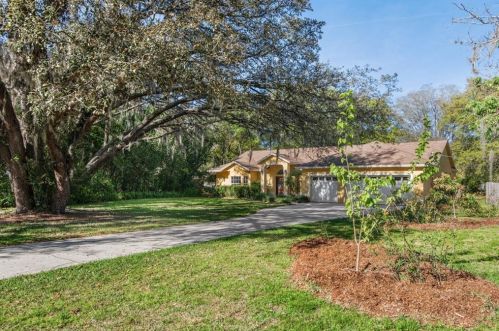 910 Rawlings Cir, Lutz, FL 33549-5434