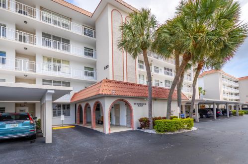 920 Dogwood Dr, Delray Beach, FL 33483-4950