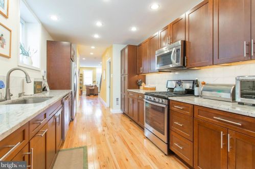 2219 Carpenter St, Philadelphia PA 19146-2517 exterior