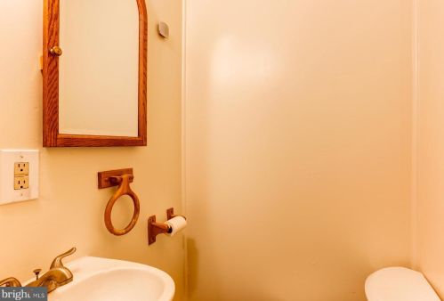 2346 Ellerslie St, Harrisburg PA 17104-2127 exterior