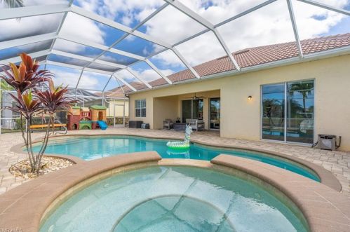 8506 Deimille Ct, Naples FL  34114-2712 exterior