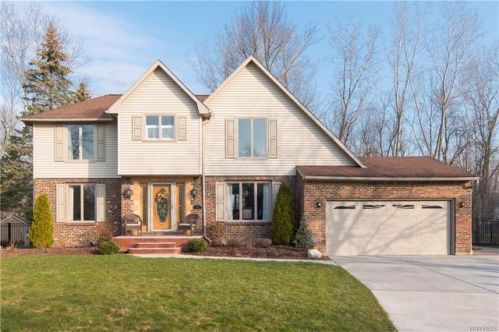 84 Sandelwood Ct, Amherst, NY 14068-1364
