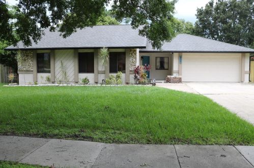 9352 Buttonwood St, Orlando, FL 32825-8015