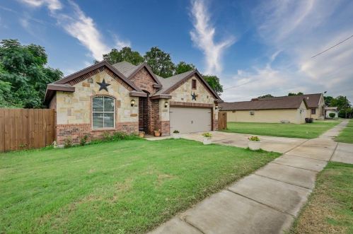 2712 Ennis Ave, Fort Worth, TX 76111-1141