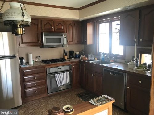 2 Cedar Cir, West Deptford, NJ 08096-3308