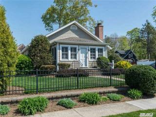 111 New York Ave, Smithtown, NY 11787-3482