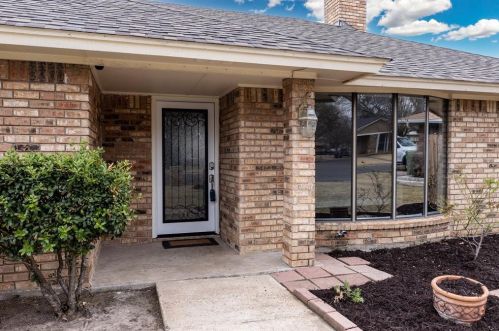 7621 Pear Tree Ln, Fort Worth, TX 76133-7462