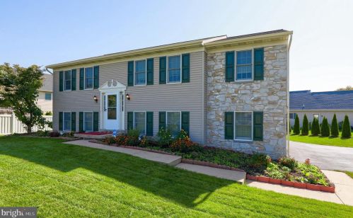 42 Waterwheel Dr, Brownstown, PA 17508-5200
