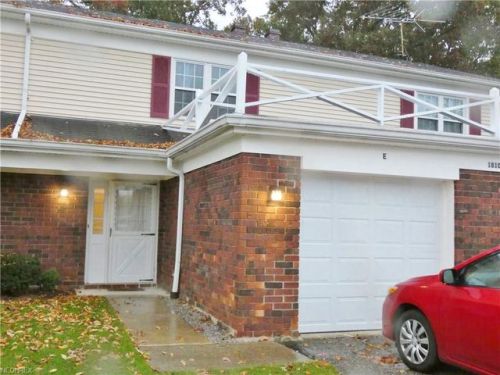 1810 Rolling Hills Dr, Twinsburg, OH 44087-1050