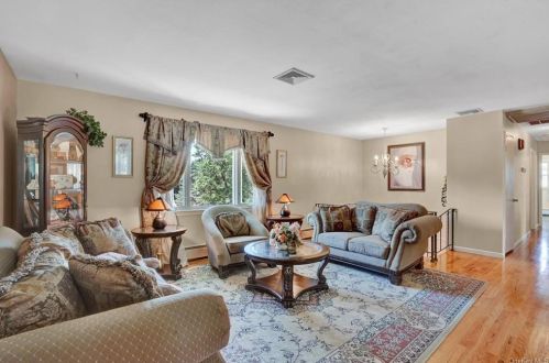 108 Nantucket Dr, Fishkill NY  12524-1021 exterior