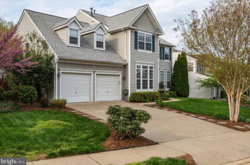 12333 Grimsby Ln, Bristow, VA 20136-2044
