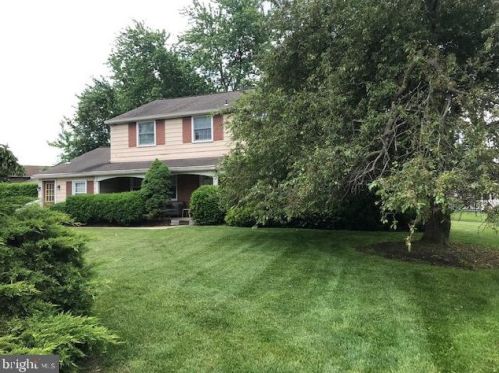 908 Hilltop Rd, Riverton, NJ 08077-3324