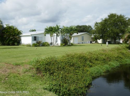 1145 Wren Cir, Sebastian, FL 32976-6700