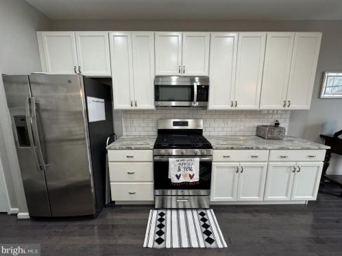 9283 Alvyn Lake Cir, Bristow VA  20136-6149 exterior