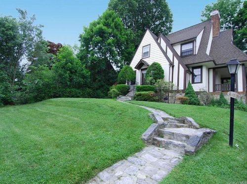 12 Ridgecrest, Scarsdale NY  10583-2012 exterior