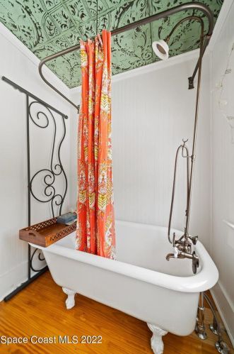 2915 Indian Riv Dr, Cocoa FL 32922-6607 exterior