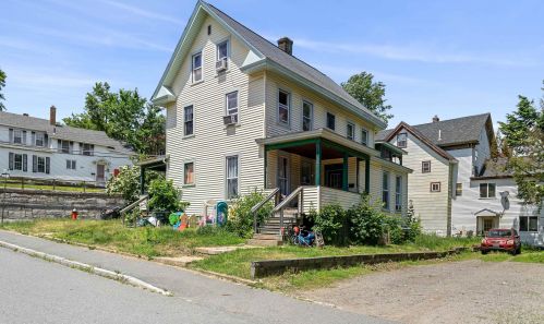 32 Maple St, Concord NH  03301-4201 exterior