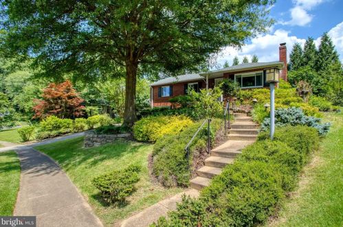 3303 Military Dr, Falls Church, VA 22044-1513