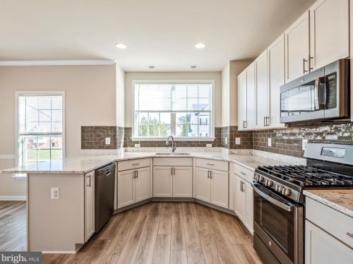 3340 Broker Ln, Woodbridge, VA 22193-8509