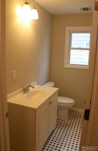 212 Freeman St, Woodbridge NJ  07095-3128 exterior