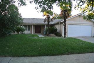8177 Angus St, Fresno, CA 93720-2008