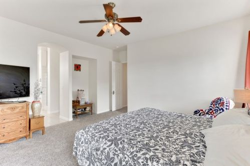 6608 Montagna Dr, Bakersfield CA  93306-7658 exterior