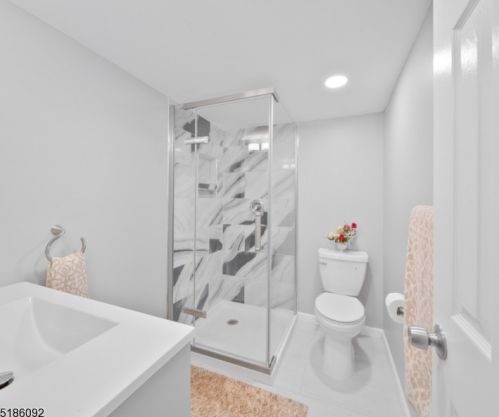 343 Knox Way, Hopatcong NJ  07843-1114 exterior