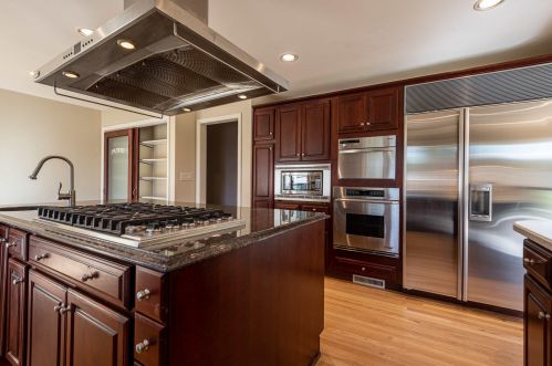 1545 Cedar Ln, Milwaukee WI  53217-1102 exterior