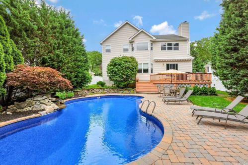 50 4th Ave, San Remo, NY 11754-4322