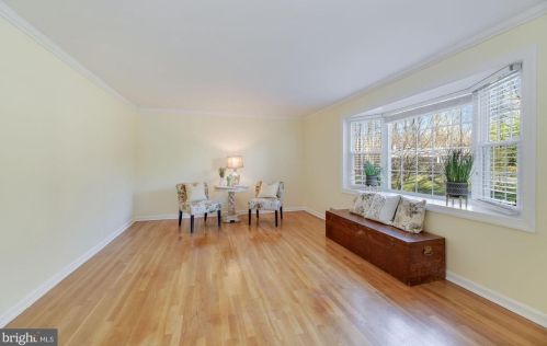 6820 Spur Rd, Springfield VA 22152-2638 exterior