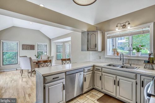 1015 Country Club Rd, Camp Hill PA  17011-1049 exterior