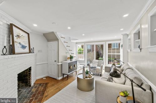 2724 Poplar St, Washington, DC 20007-3149
