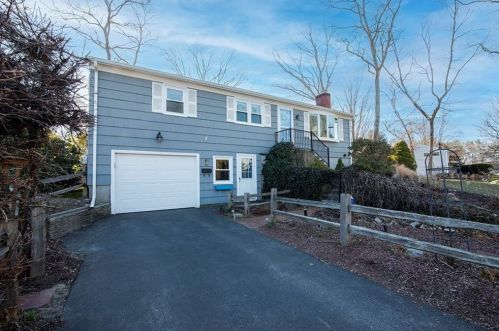 60 Knollwood Cir, North Kingstown, RI 02852-2810