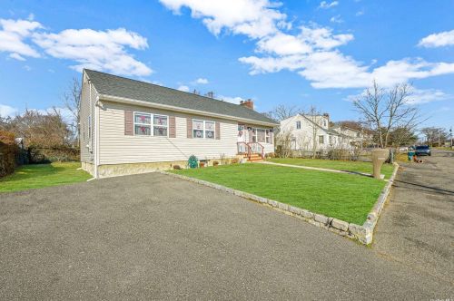 32 Washington Ave, Deer Park, NY 11729-6918