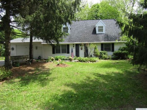 28 Mitchell Ave, Newton Hook, NY 12173-1413