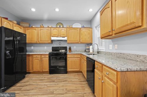 8806 Howland Pl, Bristow VA  20136-5708 exterior