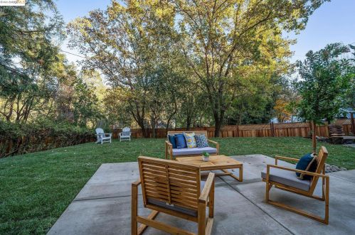 28 Camino Encinas, Orinda CA  94563-3335 exterior