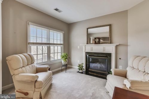 19228 Charandy Dr, Leesburg VA 20175-7215 exterior