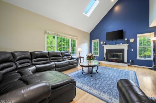 12 Stacey Ct, Sparta NJ  07871-1000 exterior