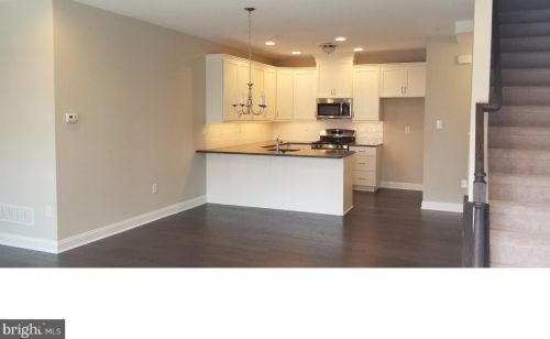 34 Cannon Ave, Lansdale PA  19446-0033 exterior