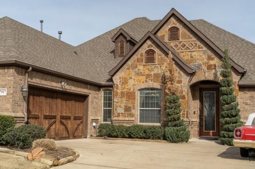 7917 Green Valley Dr, Fort Worth, TX 76182-7314