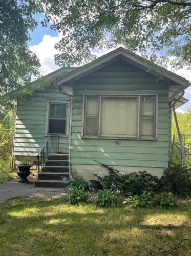 828 Vermont St, Gary, IN 46402-2720