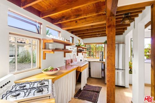 19751 Grand Vw Dr, Topanga CA  90290-3313 exterior