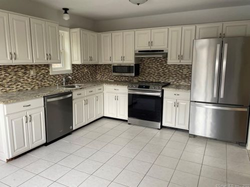 1 Jenyfer Ct, Huntington CT  06484-5632 exterior