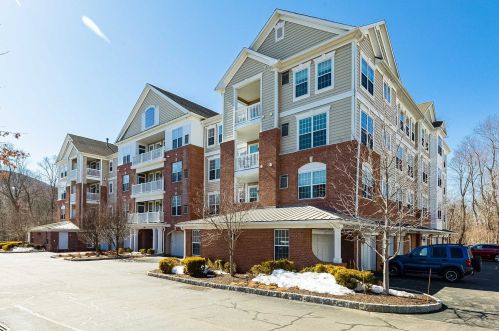 446 Regency Dr, Fishkill, NY 12524-4938