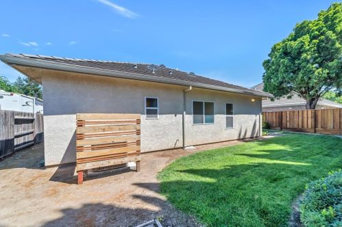 1656 Sierra Creek Dr, Manteca CA  95336-8652 exterior