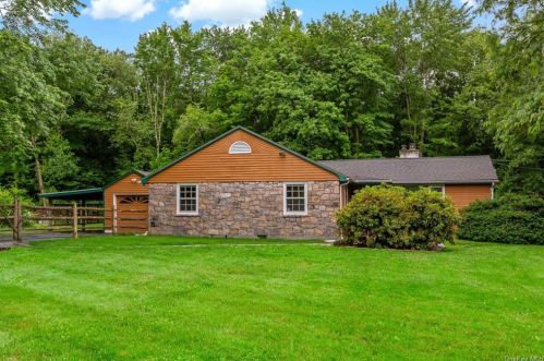 2751 Quaker Church Rd, Yorktown Hgts NY  10598-3346 exterior