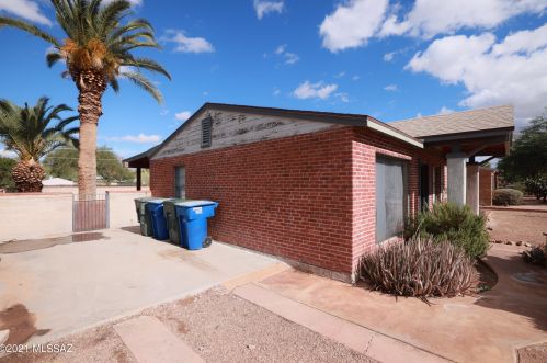 2901 Sylvia St, Tucson, AZ 85716-2148