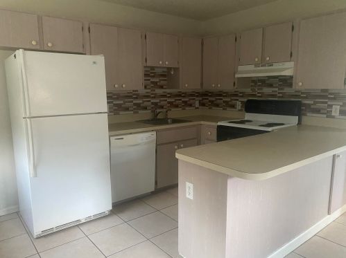 8485 22nd St, Vero Beach, FL 32966-1719