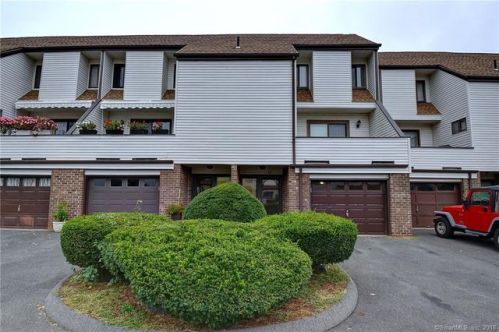 6 Queen Ter, Southington, CT 06489-1910
